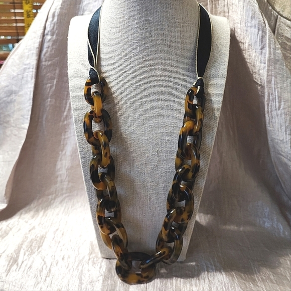 Faux Tortoise Brown Lucite Acrylic Gold Tone Necklace Hidden Clasp Vintage EUC - Picture 10 of 11